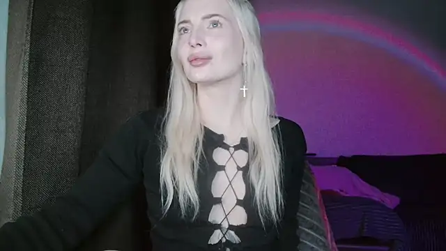 Snapshot of SpaceMarsi chatting on April 22, 8:10 pm SpaceMarsi online show from April 22, 8:10 pm