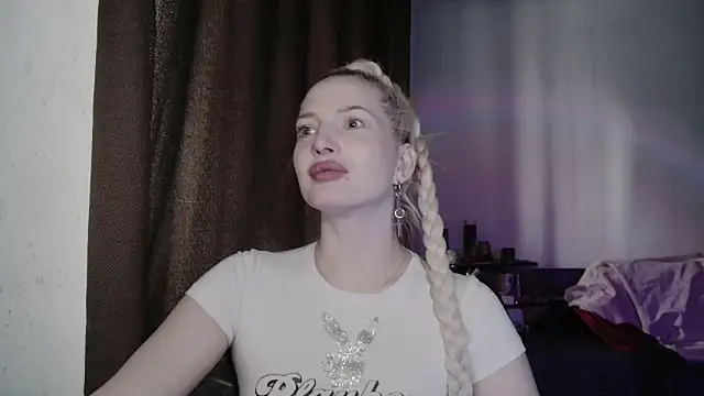 Snapshot of SpaceMarsi chatting on May 5, 3:03 am SpaceMarsi online show from May 5, 3:03 am