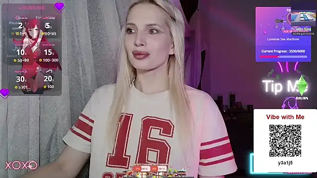 Snapshot of SpaceMarsi chatting on May 18, 8:58 pm SpaceMarsi online show from May 18, 8:58 pm