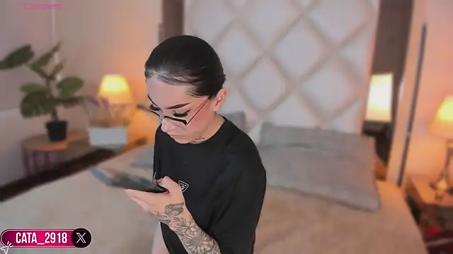 Megan DH online show from October 2, 12:45 pm