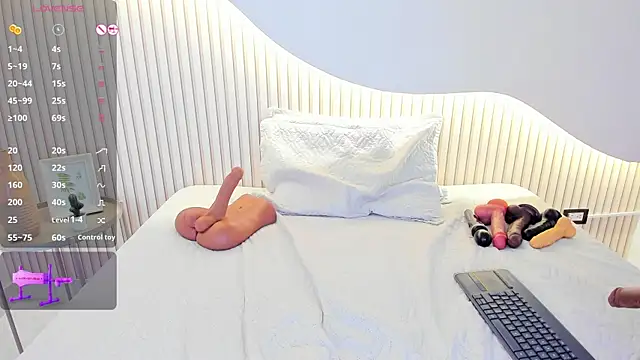 Monika-Ruiz online show from March 25, 7:20 pm