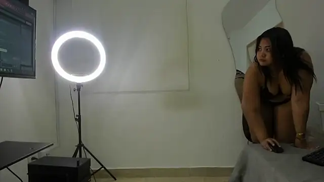 Snapshot of arielasm chatting on January 16, 1:59 pm arielasm online show from January 16, 1:59 pm