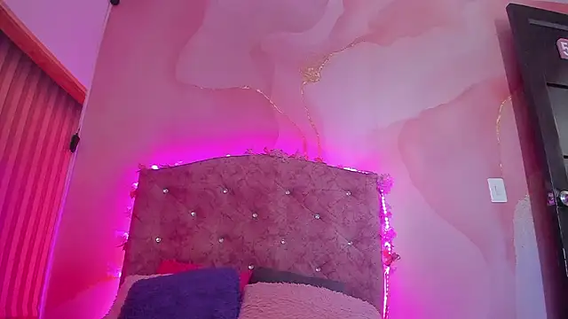 Snapshot of Mila_grace_ chatting on February 25, 6:39 pm Mila grace online show from February 25, 6:39 pm