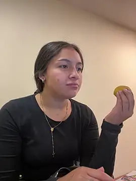 Alyha Cortes online show from March 25, 2:12 pm