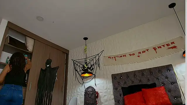 Snapshot of karol_dl chatting on October 7, 9:23 pm karol dl online show from October 7, 9:23 pm