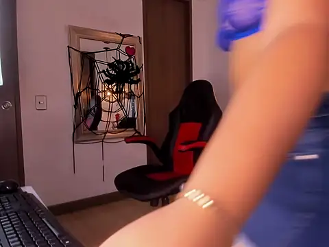 Snapshot of karol_dl chatting on October 28, 10:12 pm karol dl online show from October 28, 10:12 pm