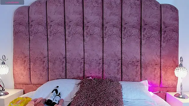 ValeskaZuev1 online show from September 24, 8:34 pm