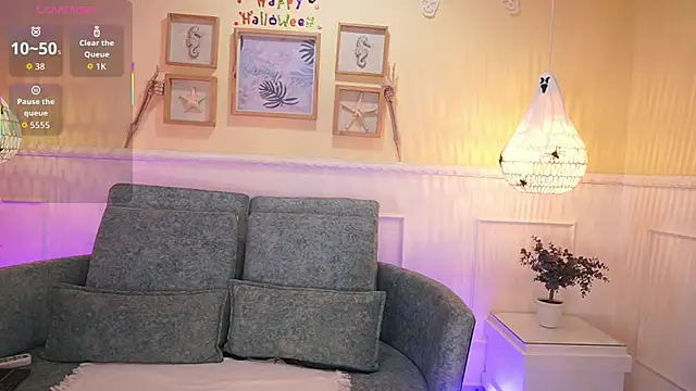 Snapshot of LoonaNyx chatting on October 11, 11:31 am LoonaNyx online show from October 11, 11:31 am