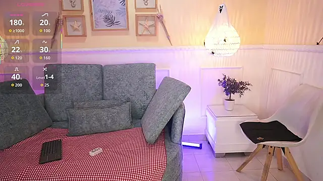 Snapshot of LoonaNyx chatting on October 13, 11:32 am LoonaNyx online show from October 13, 11:32 am