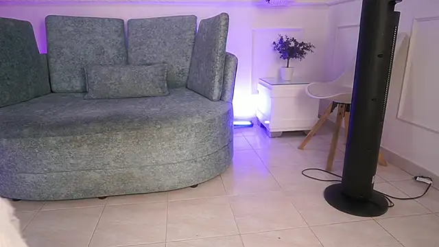 Snapshot of LoonaNyx chatting on October 14, 11:33 am LoonaNyx online show from October 14, 11:33 am