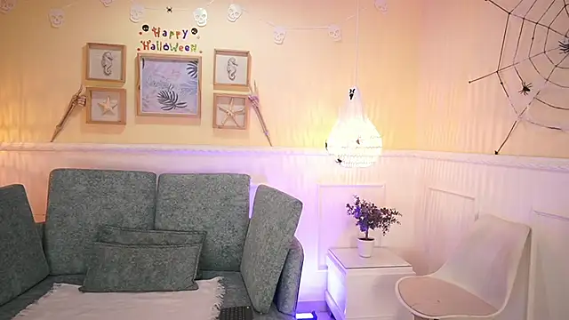 Snapshot of LoonaNyx chatting on October 18, 11:33 am LoonaNyx online show from October 18, 11:33 am