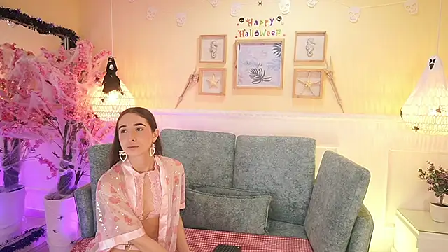 Snapshot of LoonaNyx chatting on October 22, 11:43 am LoonaNyx online show from October 22, 11:43 am