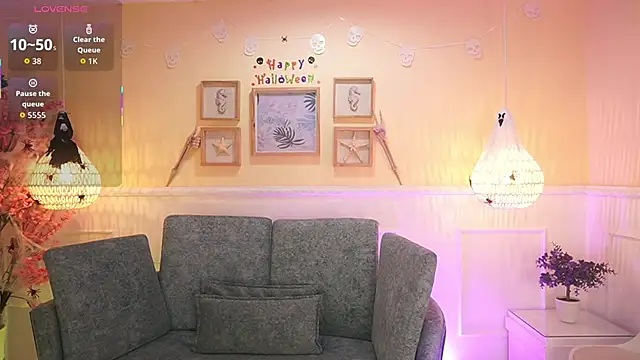 Snapshot of LoonaNyx chatting on October 27, 11:36 am LoonaNyx online show from October 27, 11:36 am