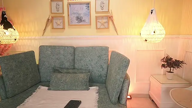 Snapshot of LoonaNyx chatting on October 30, 11:33 am LoonaNyx online show from October 30, 11:33 am