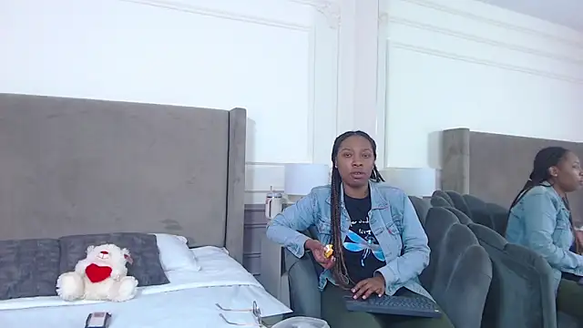 Snapshot of NatashaSilver chatting on October 21, 1:12 pm NatashaSilver online show from October 21, 1:12 pm