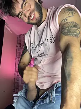 Snapshot of King_Draven3 chatting on February 25, 7:34 pm King Draven3 online show from February 25, 7:34 pm
