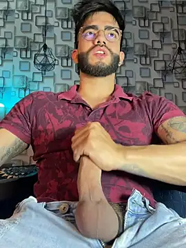Snapshot of King_Draven3 chatting on February 26, 7:35 pm King Draven3 online show from February 26, 7:35 pm