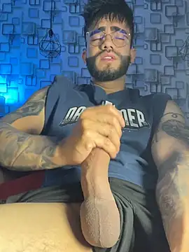 Snapshot of King_Draven3 chatting on March 18, 7:28 pm King Draven3 online show from March 18, 7:28 pm