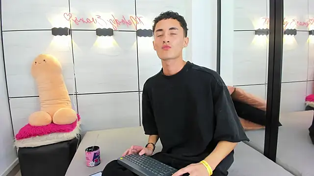 Snapshot of ritchie_alameda chatting on September 21, 10:28 am ritchie alameda online show from September 21, 10:28 am