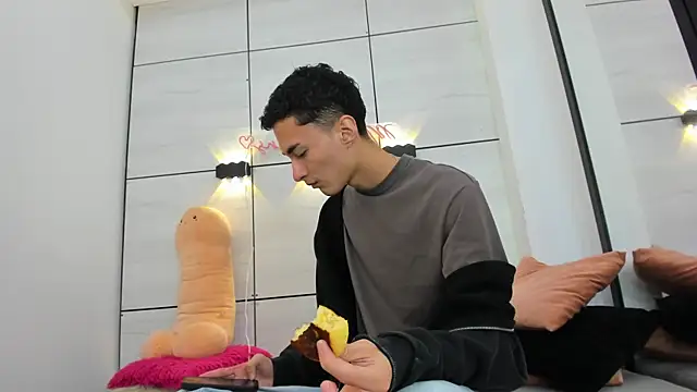 Snapshot of ritchie_alameda chatting on September 22, 11:12 am ritchie alameda online show from September 22, 11:12 am