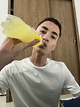 Snapshot of ritchie_alameda chatting on October 7, 1:25 am ritchie alameda online show from October 7, 1:25 am