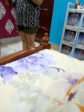 Snapshot of indiancouple659 chatting on February 16, 11:06 am indiancouple659 online show from February 16, 11:06 am