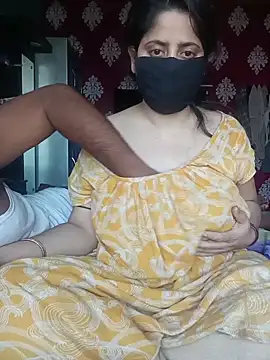 Snapshot of indiancouple659 chatting on March 6, 3:25 am indiancouple659 online show from March 6, 3:25 am