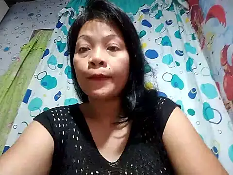 Snapshot of HottyElle chatting on March 25, 3:34 am HottyElle online show from March 25, 3:34 am