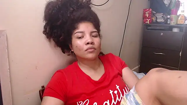 Snapshot of madelene chatting on December 11, 12:54 am madelene online show from December 11, 12:54 am