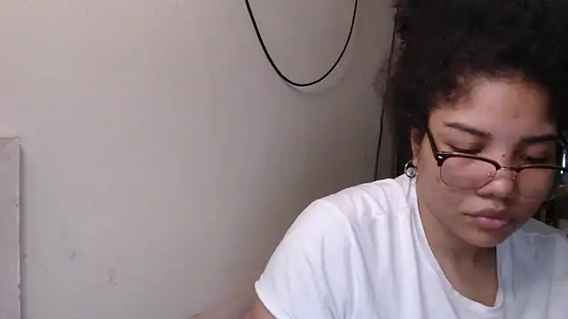 Snapshot of madelene chatting on December 24, 1:28 pm madelene online show from December 24, 1:28 pm