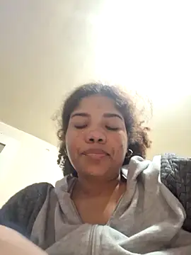 Snapshot of madelene chatting on February 19, 2:33 am madelene online show from February 19, 2:33 am