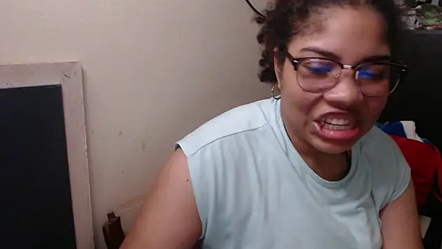 Snapshot of madelene chatting on February 21, 1:44 am madelene online show from February 21, 1:44 am