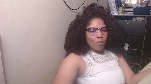 Snapshot of madelene chatting on February 24, 1:35 am madelene online show from February 24, 1:35 am