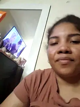 Snapshot of madelene chatting on February 26, 1:53 am madelene online show from February 26, 1:53 am