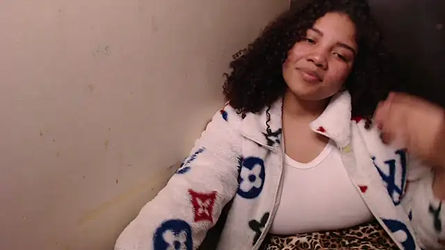 Snapshot of madelene chatting on September 15, 12:54 am madelene online show from September 15, 12:54 am