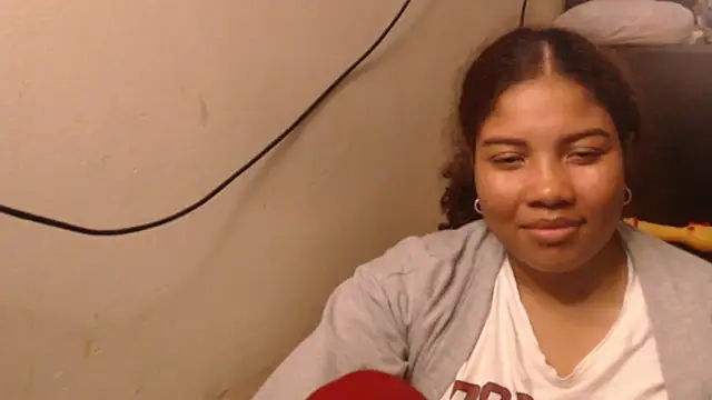 Snapshot of madelene chatting on February 25, 2:32 am madelene online show from February 25, 2:32 am