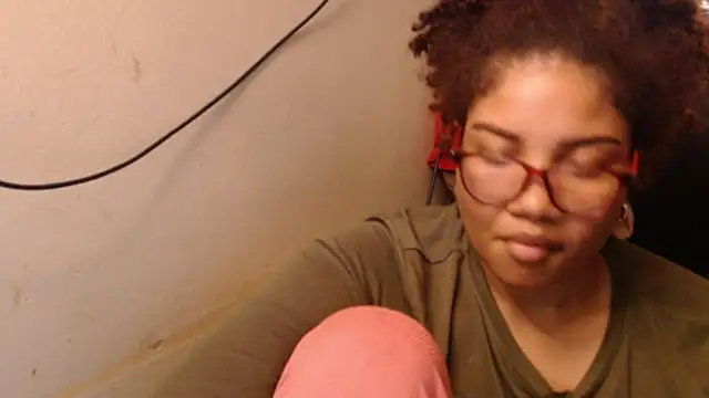 Snapshot of madelene chatting on February 28, 3:51 am madelene online show from February 28, 3:51 am