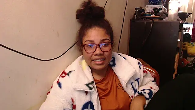 Snapshot of madelene chatting on March 4, 2:28 am madelene online show from March 4, 2:28 am