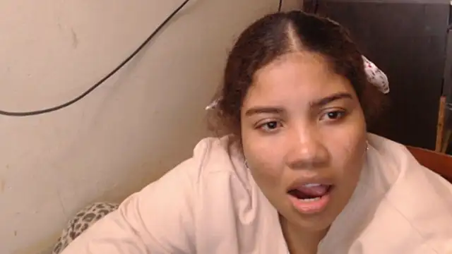 Snapshot of madelene chatting on March 10, 11:54 pm madelene online show from March 10, 11:54 pm