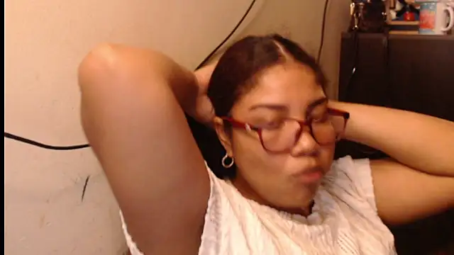 Snapshot of madelene chatting on March 14, 1:01 am madelene online show from March 14, 1:01 am