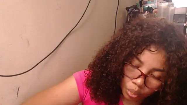 Snapshot of madelene chatting on March 14, 11:43 pm madelene online show from March 14, 11:43 pm