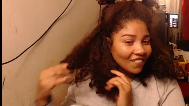 Snapshot of madelene chatting on March 18, 2:37 am madelene online show from March 18, 2:37 am