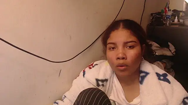 Snapshot of madelene chatting on March 21, 2:38 am madelene online show from March 21, 2:38 am