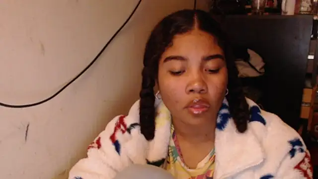 Snapshot of madelene chatting on March 22, 2:15 am madelene online show from March 22, 2:15 am