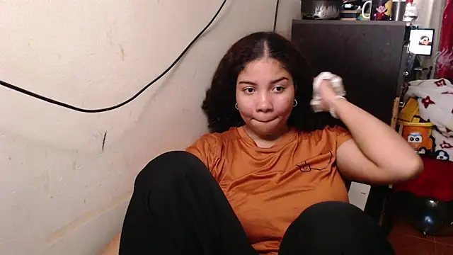 Snapshot of madelene chatting on March 25, 1:00 am madelene online show from March 25, 1:00 am