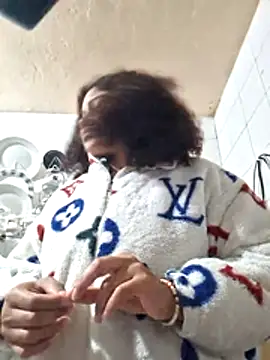 Snapshot of madelene chatting on April 1, 1:50 am madelene online show from April 1, 1:50 am