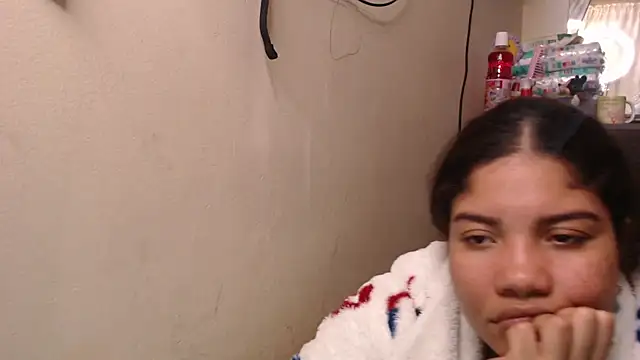 Snapshot of madelene chatting on June 25, 3:17 am madelene online show from June 25, 3:17 am