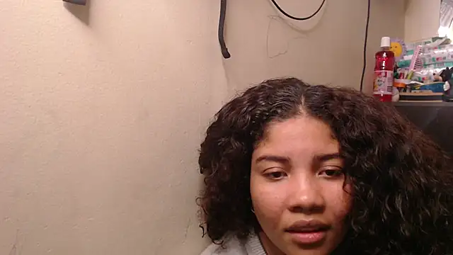 Snapshot of madelene chatting on June 25, 5:12 am madelene online show from June 25, 5:12 am