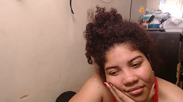 Snapshot of madelene chatting on June 27, 5:34 am madelene online show from June 27, 5:34 am