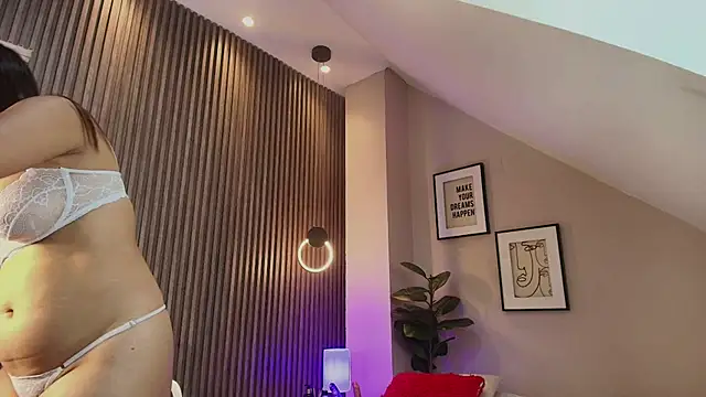 Snapshot of emma__rose1 chatting on April 1, 2:56 am emma rose1 online show from April 1, 2:56 am